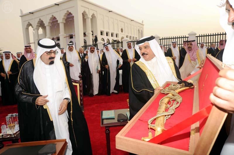 عندما عاد "السيف الأجرب" إلى المملكة العربية السعودية عام 2010م، كان ذلك بمثابة عودة رمزية للذاكرة والتاريخ. فقد احتفى الشعب السعودي بهذه العودة، واعتبرها تأكيدًا على عمق العلاقات الأخوية بين المملكة العربية السعودية ومملكة البحرين